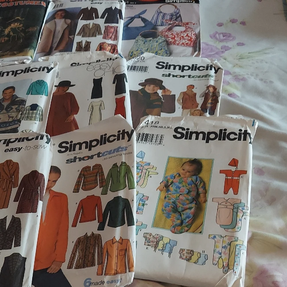 Simplicity Vintage Sewing Pattern Collection #4 - Picture 6 of 11